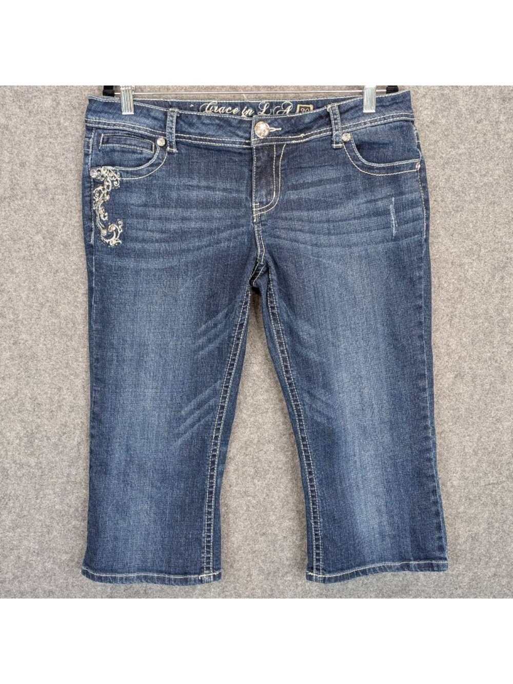 Grace In LA Embellished Womens 30 Denim Capri Blue Jeans Medium Wash Rhinestone